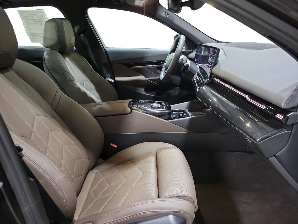 Used 2024 BMW 530i xDrive w/ Premium Package image 28