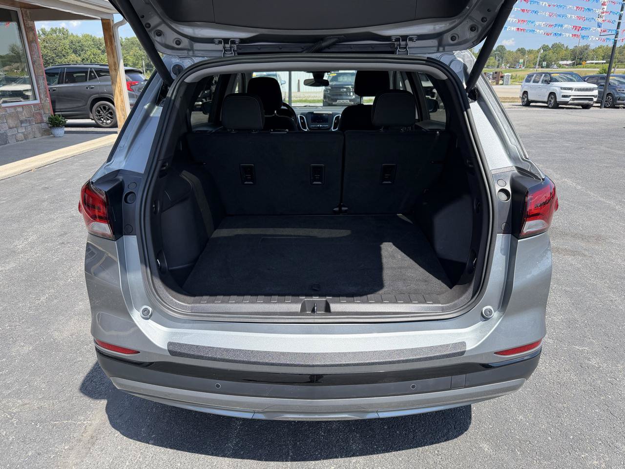 Used 2024 Chevrolet Equinox LT FWD image 6