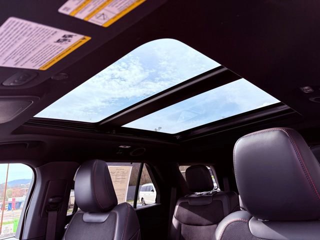 Used 2025 Ford Explorer ST image 29