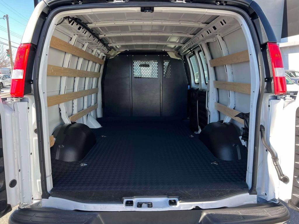 Used 2024 Chevrolet Express 2500 w/ Driver Convenience Package RWD image 15