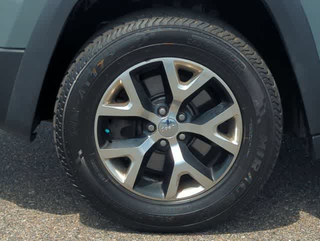 Used 2015 Jeep Cherokee Trailhawk w/ Leather Interior Group AWD/4WD image 14