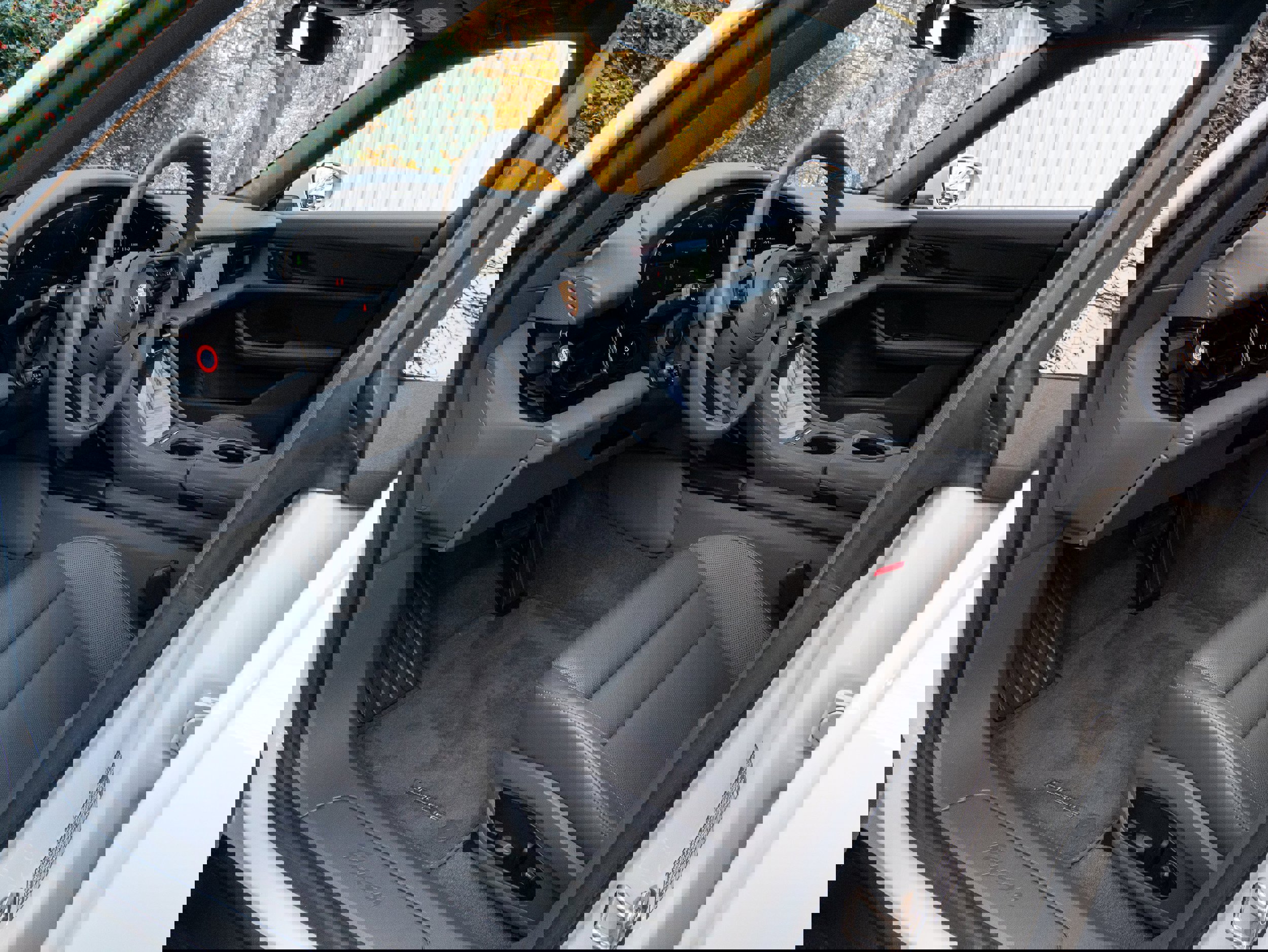 Used 2022 Porsche Taycan image 4