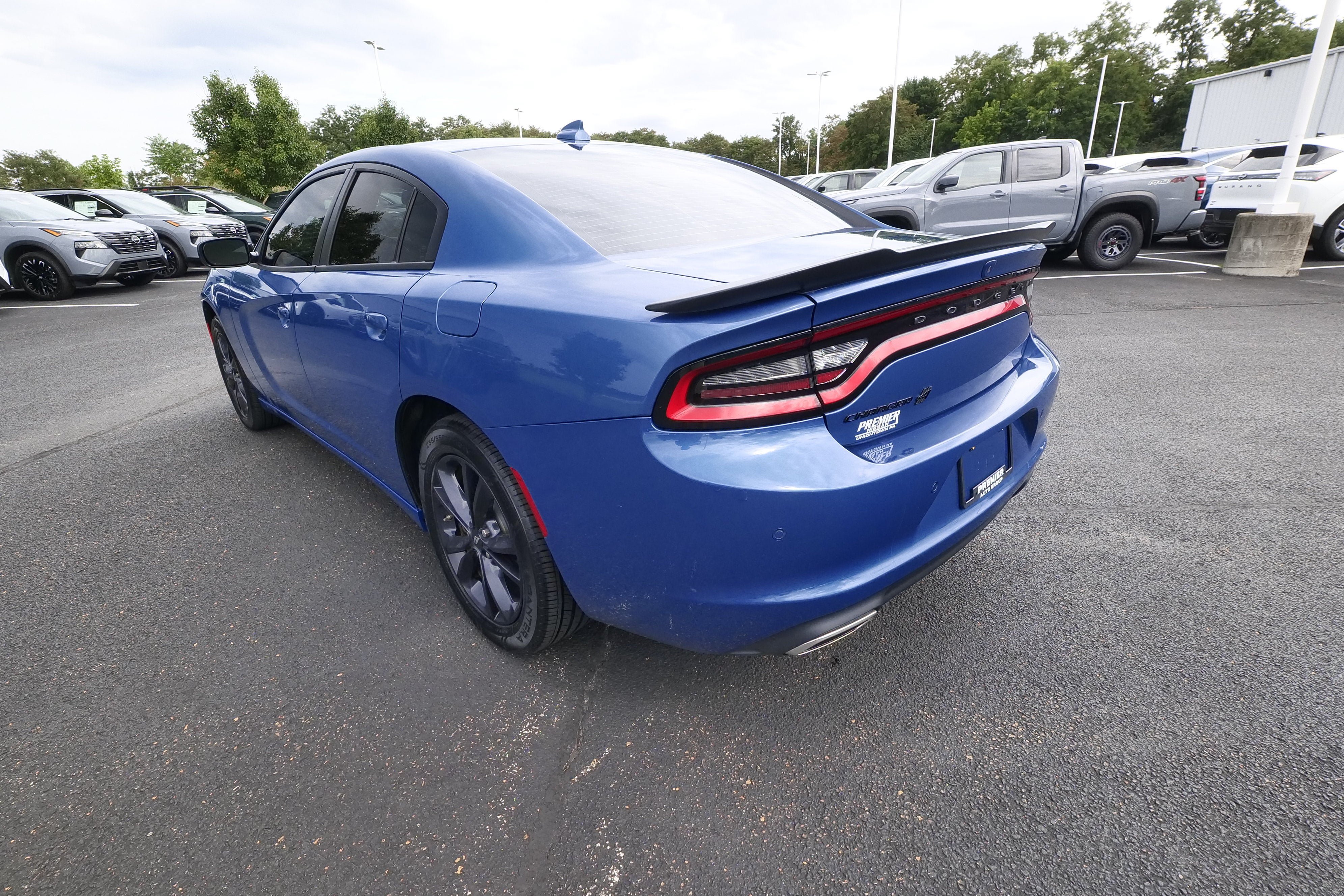 Used 2023 Dodge Charger SXT w/ Blacktop Package AWD/4WD image 8