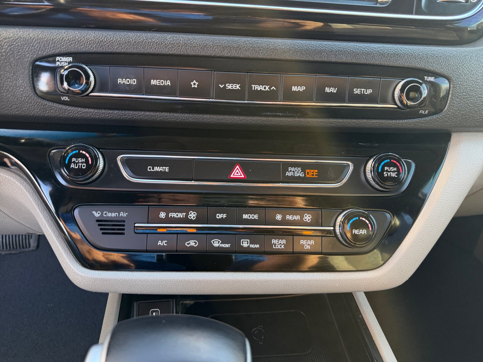 Used 2019 Kia Sedona SX FWD image 25