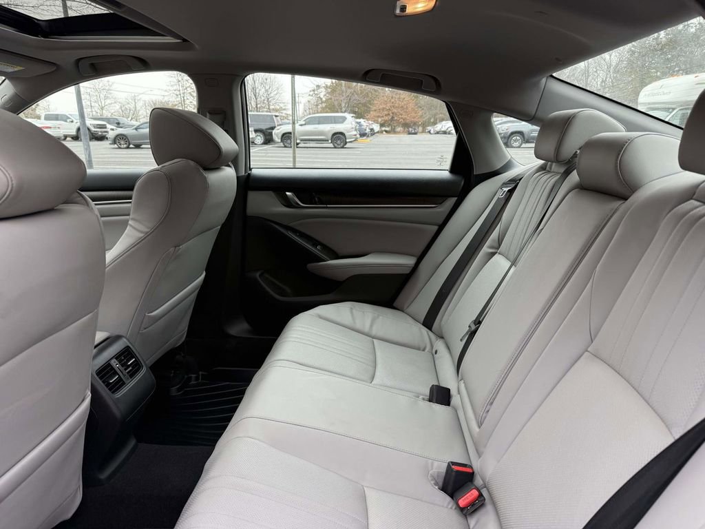 Used 2018 Honda Accord Touring image 17