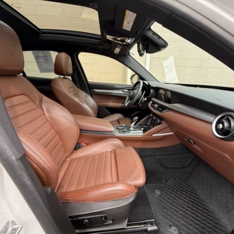 Used 2018 Alfa Romeo Stelvio Ti Sport AWD/4WD image 7