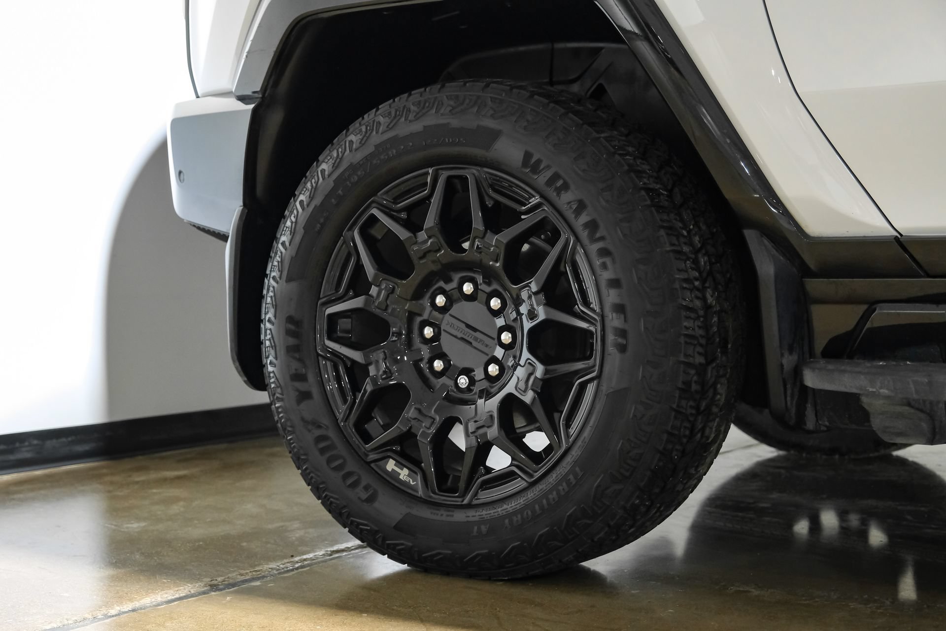 Used 2025 GMC Hummer EV 2X w/ LPO, Sport Package AWD/4WD image 69