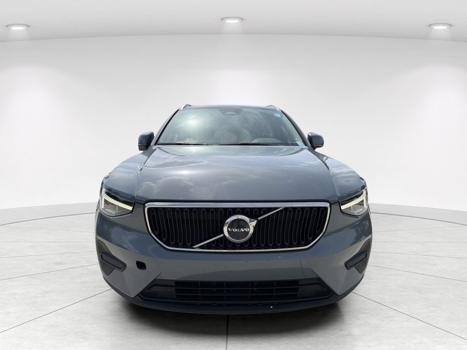 Used 2023 Volvo XC40 B4 Core w/ Convenience Package FWD video 2