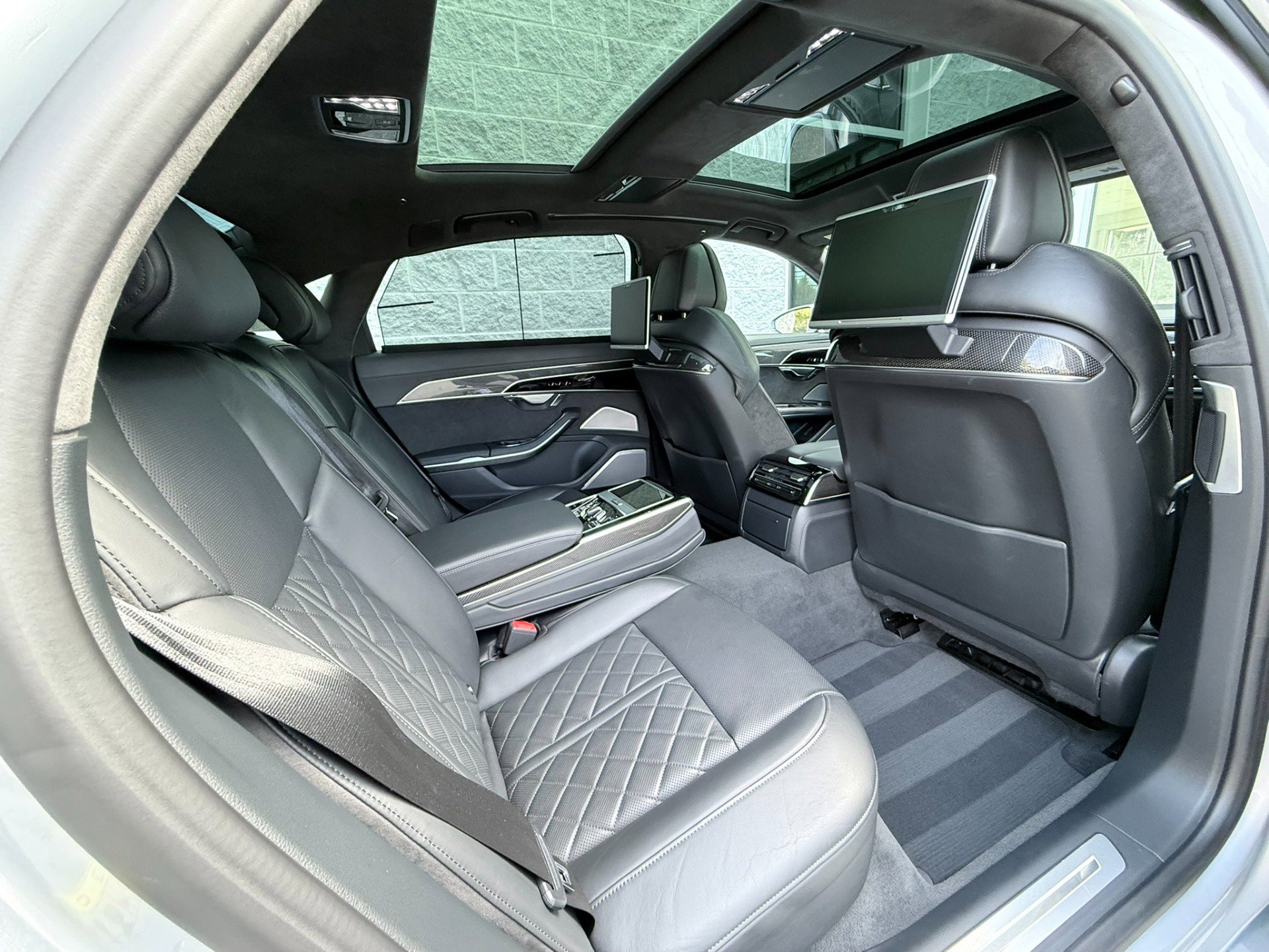 Used 2020 Audi S8 L image 64