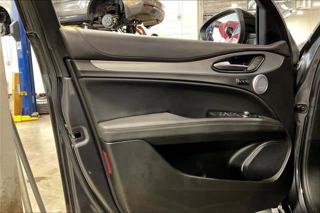Used 2022 Alfa Romeo Stelvio Veloce image 23