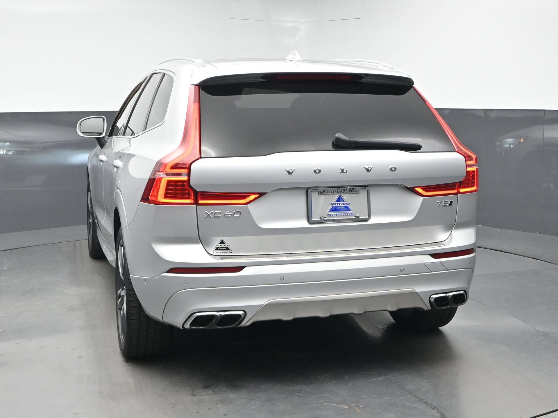 Used 2018 Volvo XC60 T5 Momentum w/ Vision Package AWD/4WD image 7
