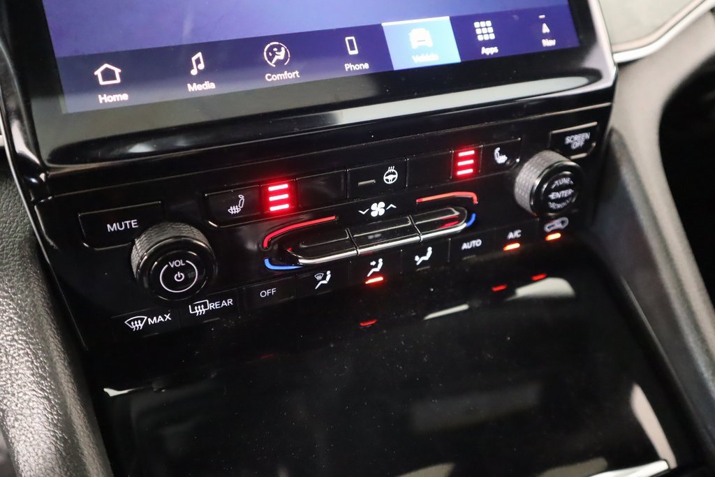 Used 2024 Jeep Grand Cherokee Limited w/ Black Appearance Package image 7