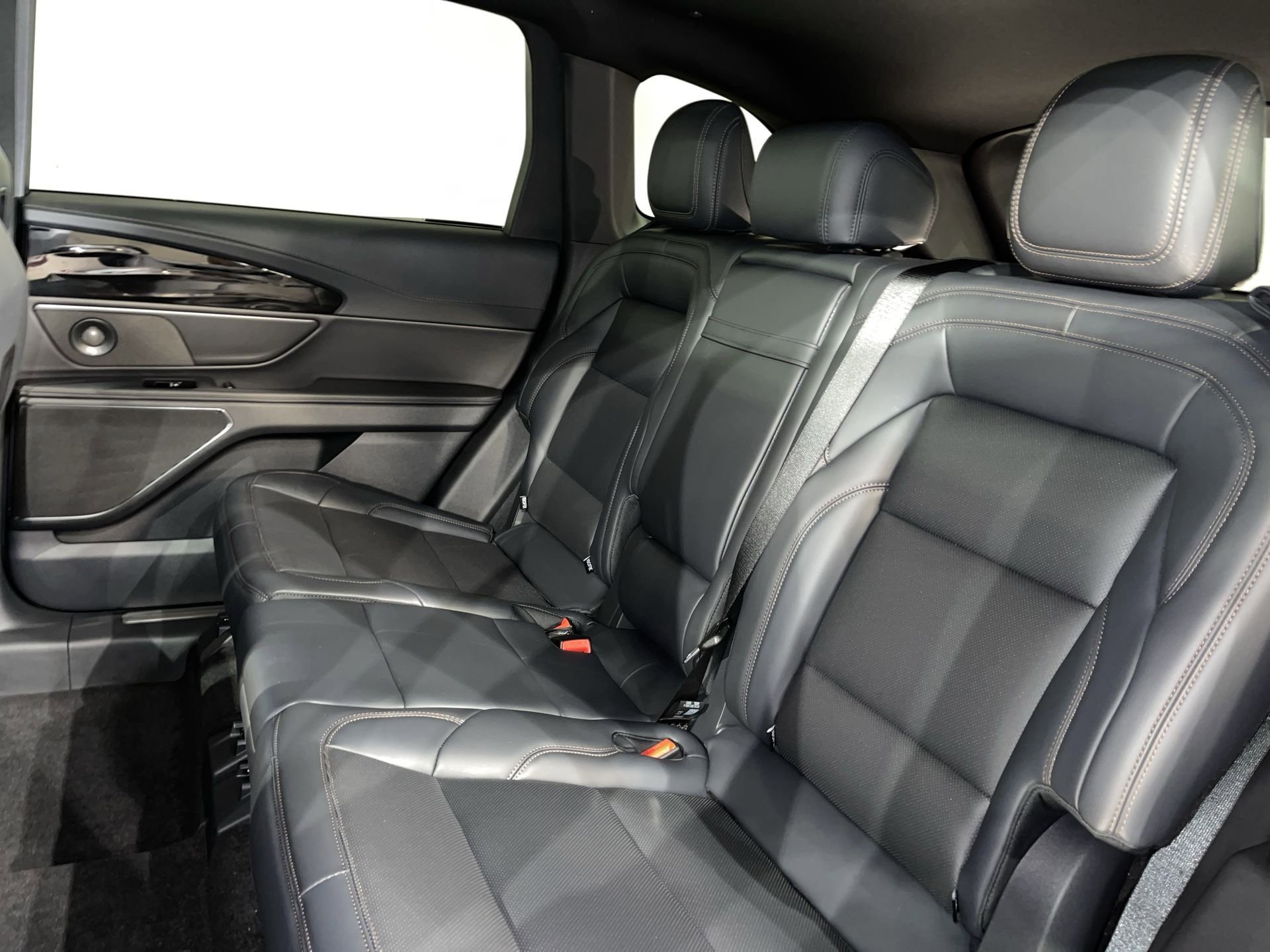 New 2024 Lincoln Nautilus Premier w/ Equipment Group 102A image 28