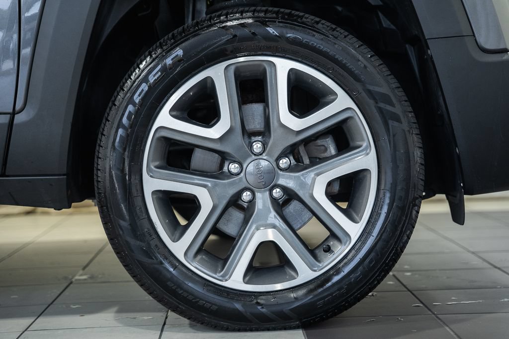 Certified 2018 Jeep Renegade Latitude AWD/4WD image 15
