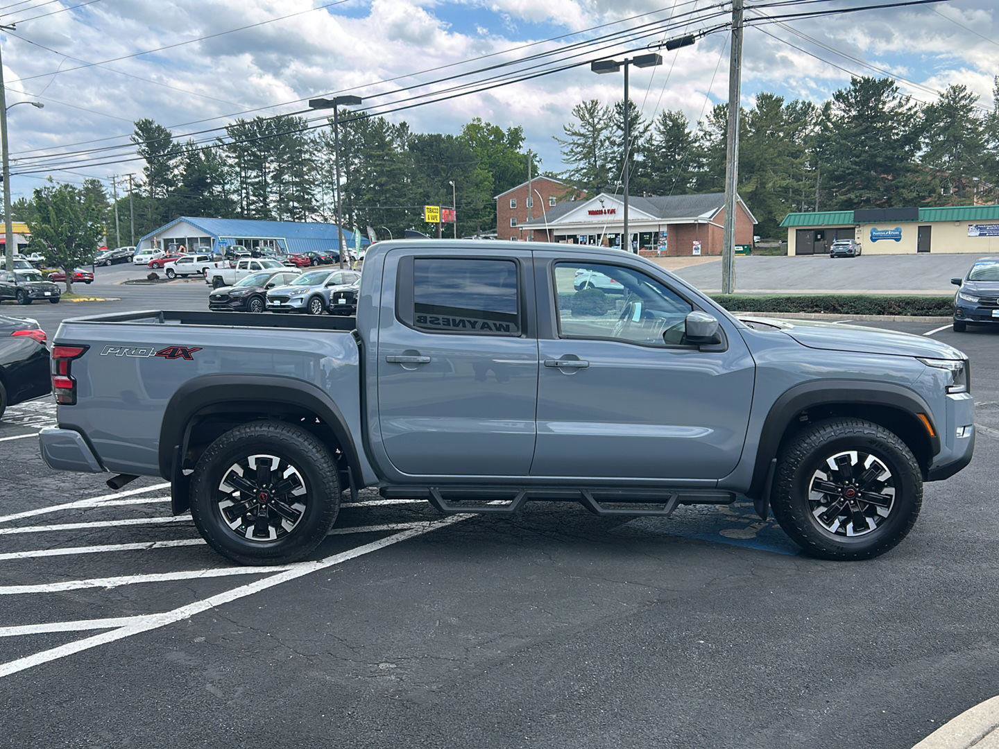 Used 2024 Nissan Frontier PRO-4X w/ Technology Package AWD/4WD image 8