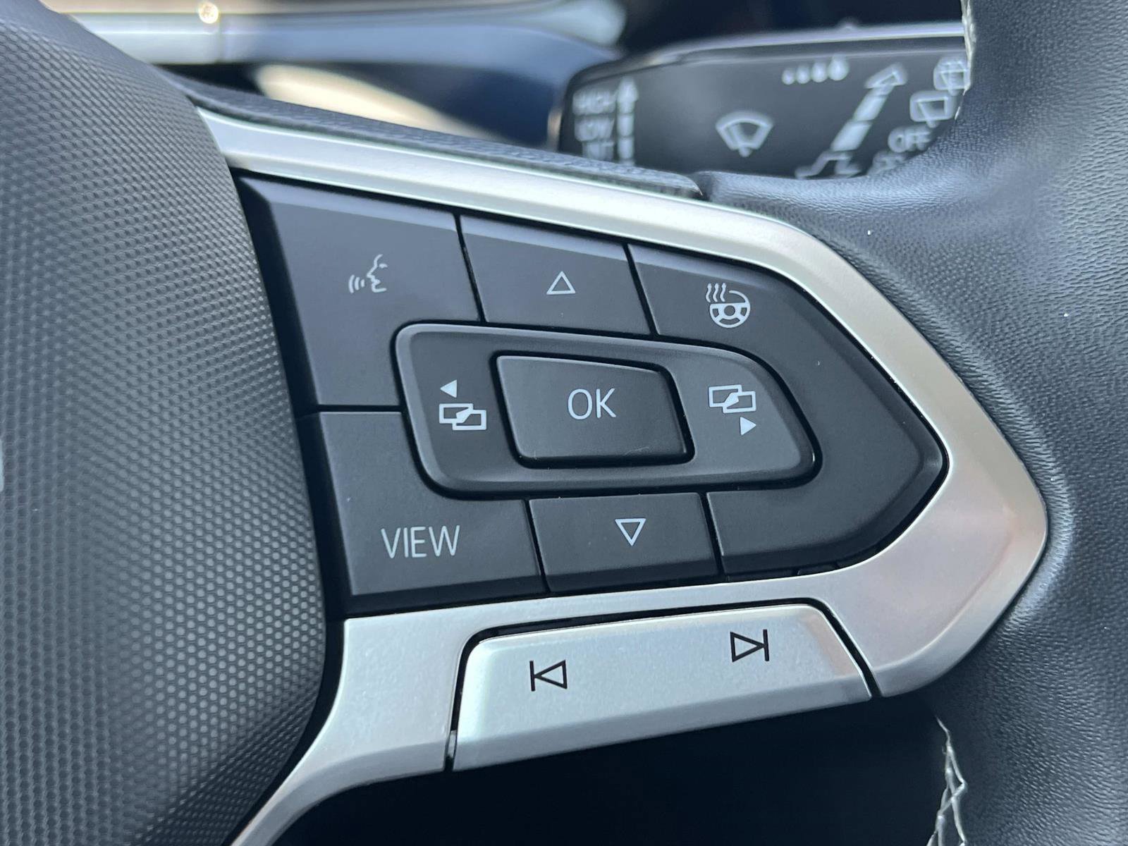 Certified 2023 Volkswagen Taos SE FWD image 10