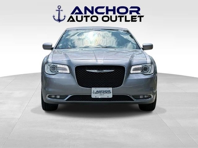 Used 2015 Chrysler 300 Limited w/ Driver Convenience Group image 2