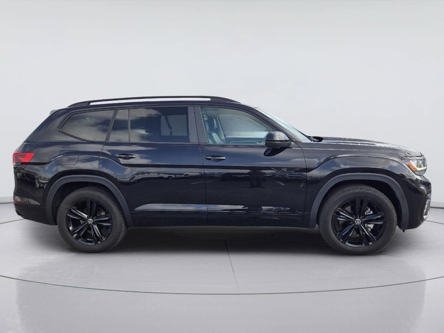 Used 2022 Volkswagen Atlas SEL R-Line AWD/4WD image 4