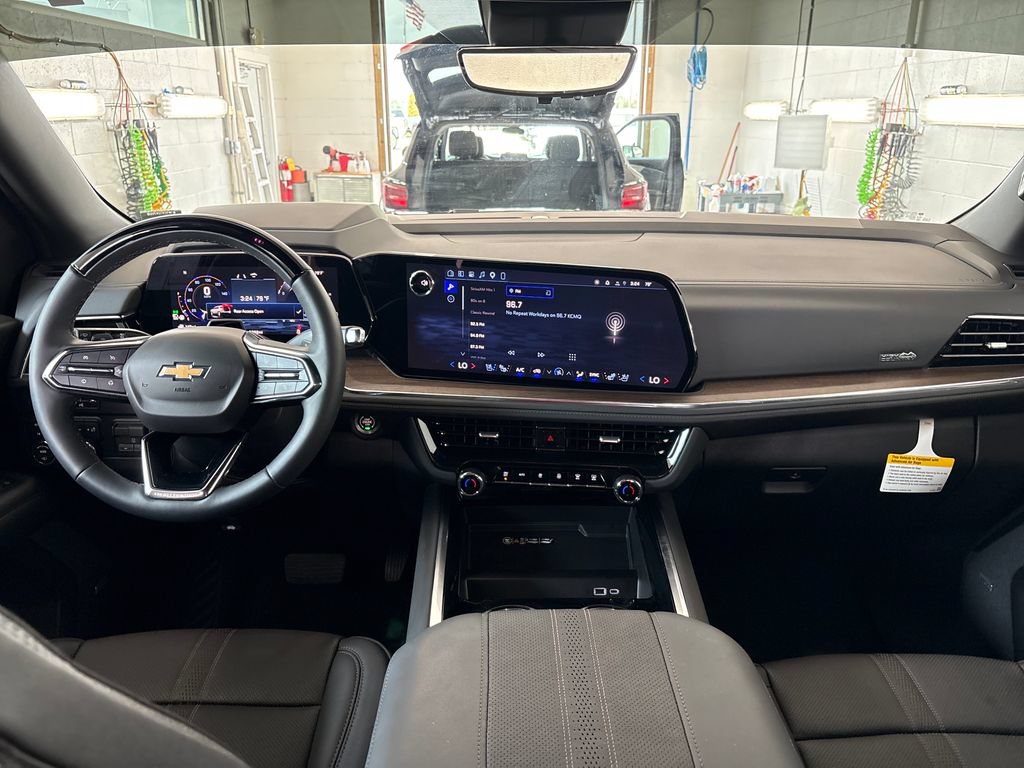 Used 2026 Chevrolet Suburban High Country AWD/4WD image 21