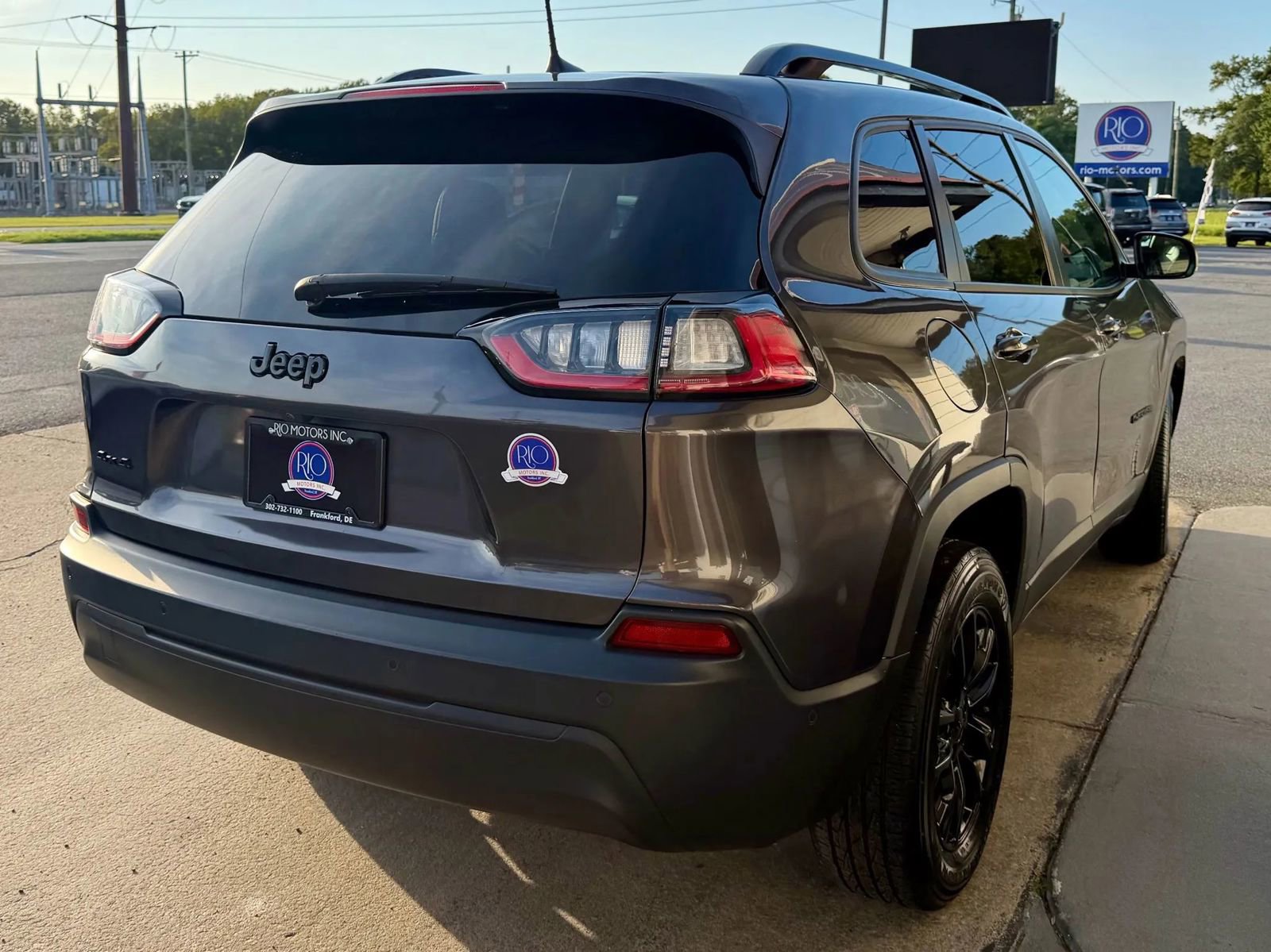 Used 2023 Jeep Cherokee Altitude Lux image 4