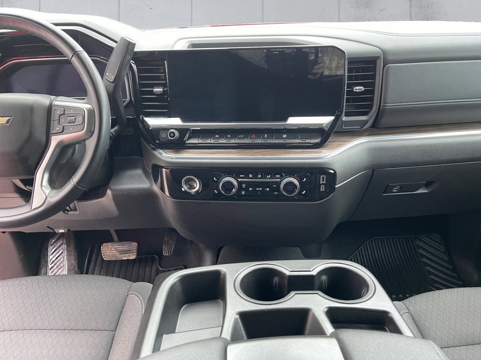 Used 2024 Chevrolet Silverado 1500 LT image 11