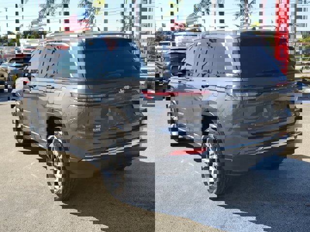 Certified 2024 Jeep Grand Cherokee Limited image 5