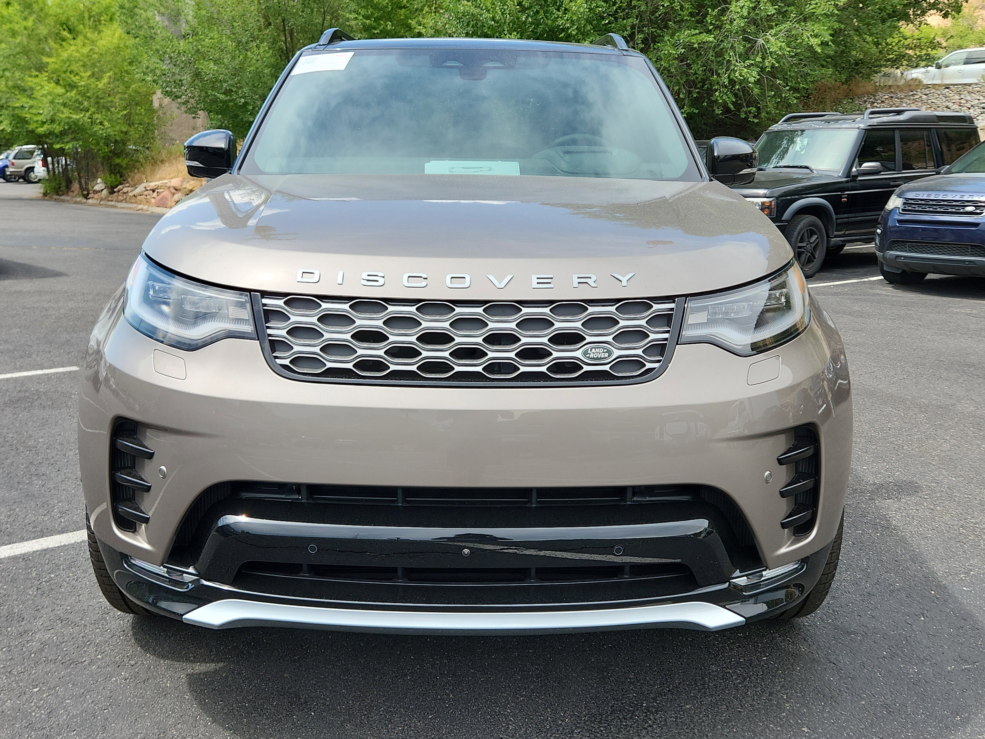 New 2025 Land Rover Discovery Metropolitan Edition image 7