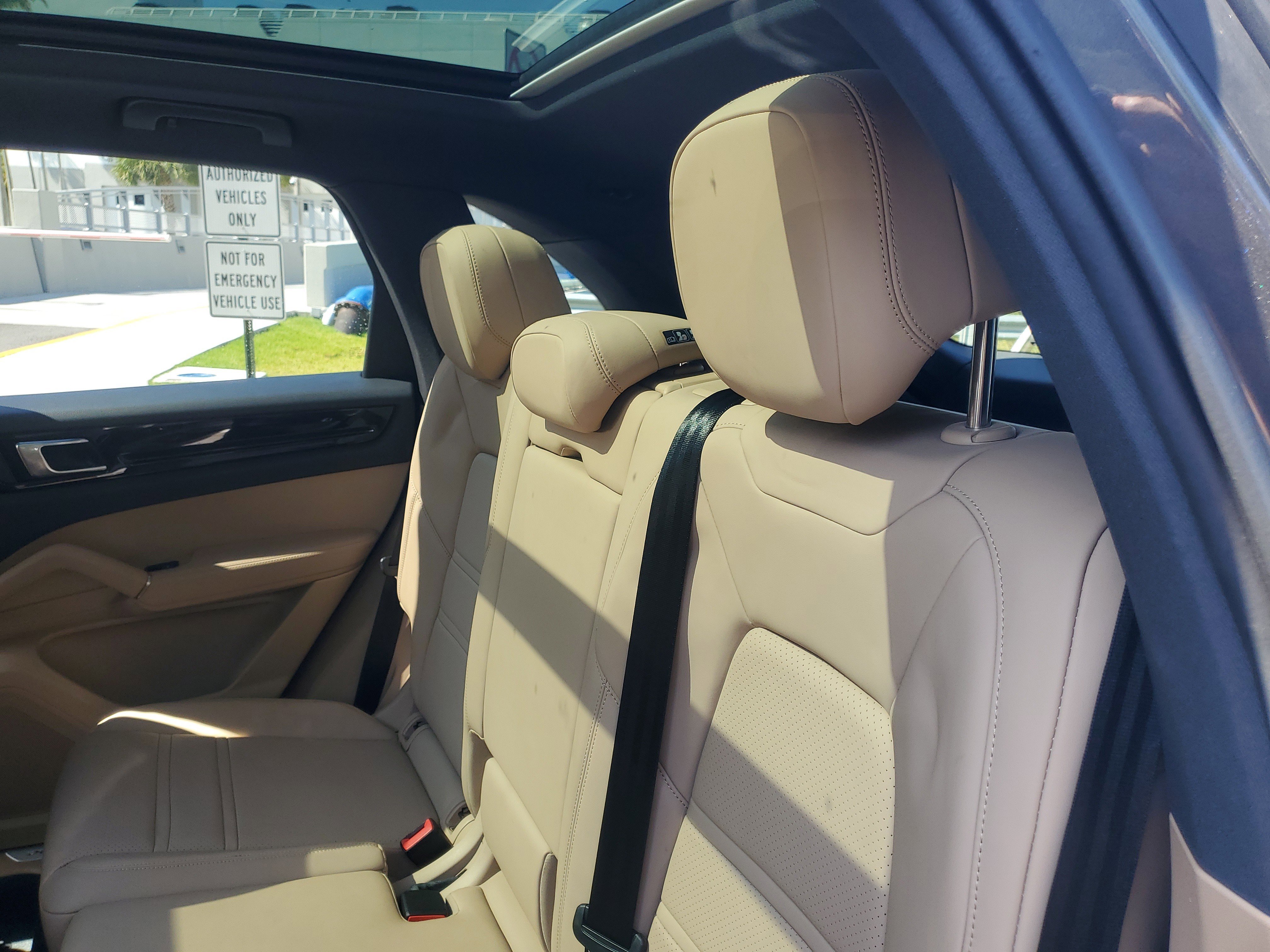 Used 2023 Porsche Cayenne AWD/4WD image 13