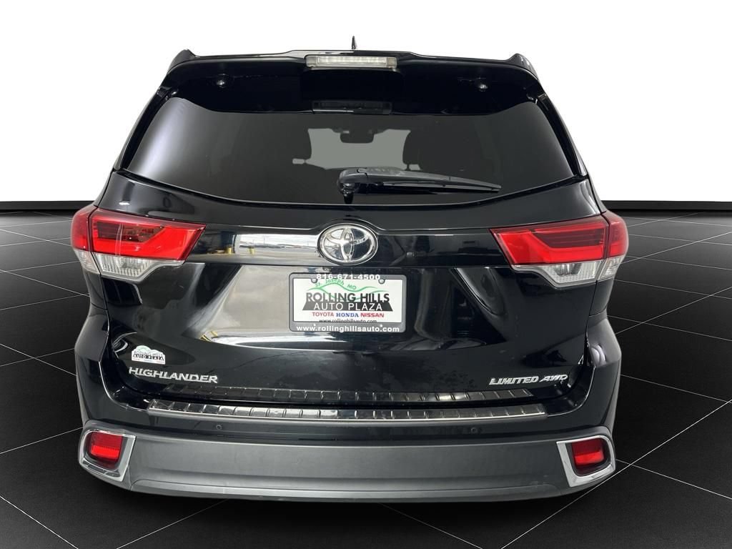 Used 2019 Toyota Highlander Limited AWD/4WD image 4