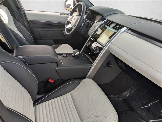 Used 2024 Land Rover Discovery Metropolitan Edition image 24