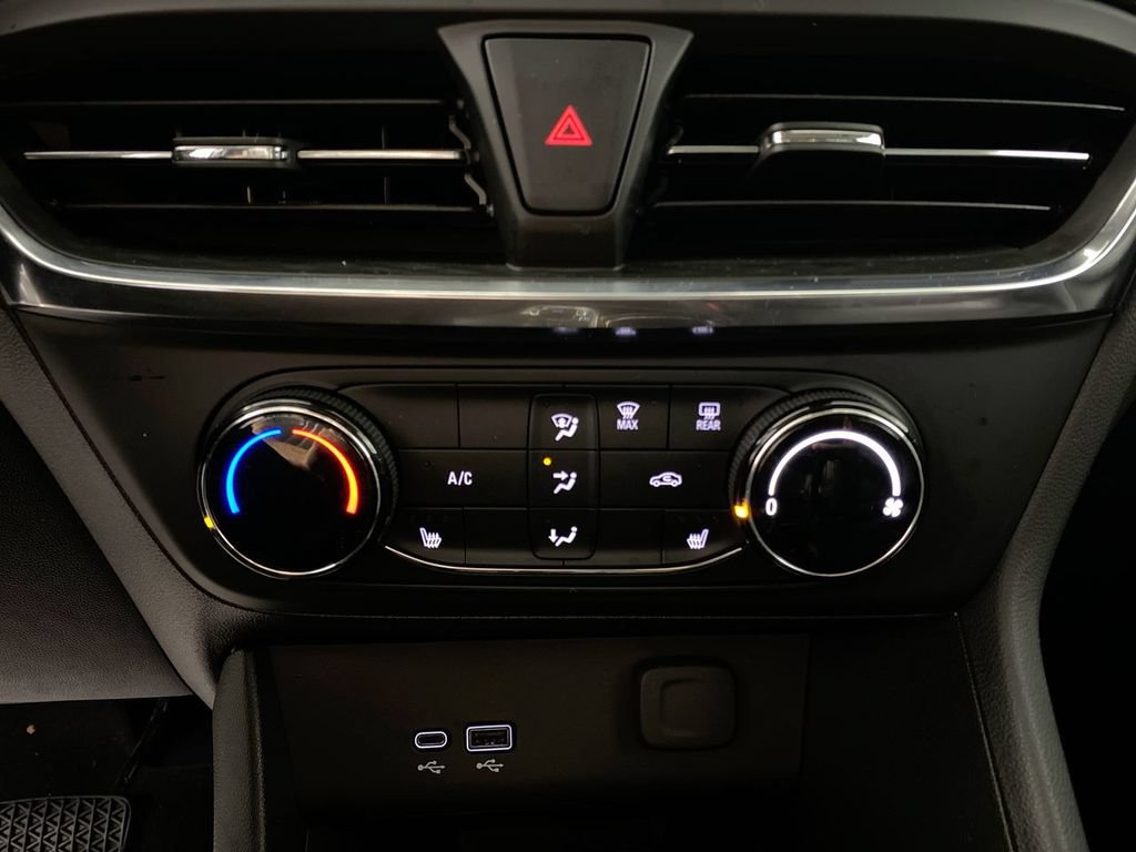 Certified 2024 Buick Encore GX Preferred w/ Comfort Package FWD image 18