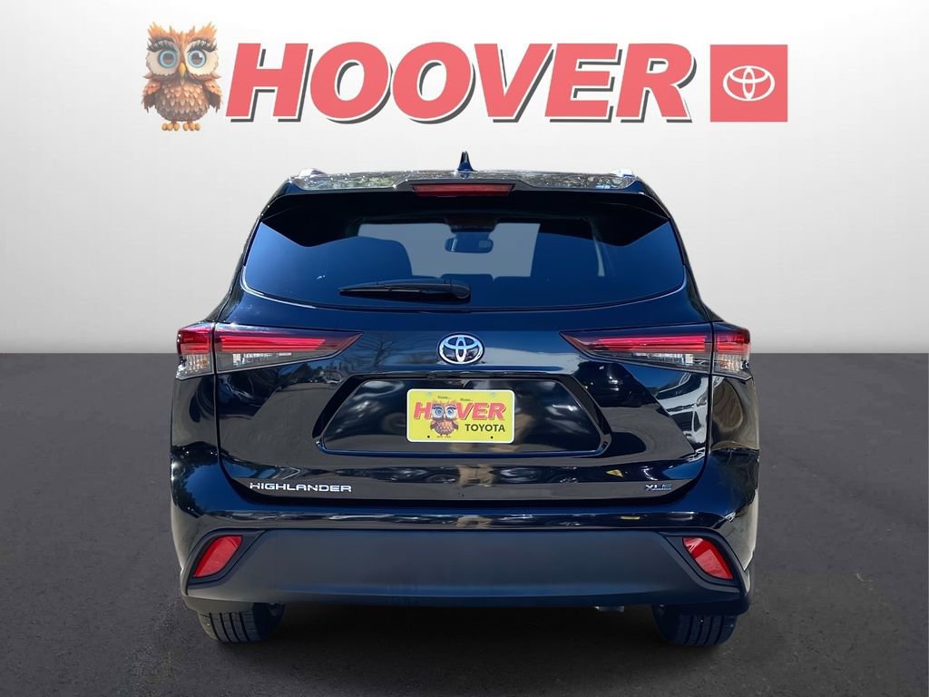 Used 2025 Toyota Highlander XLE image 3