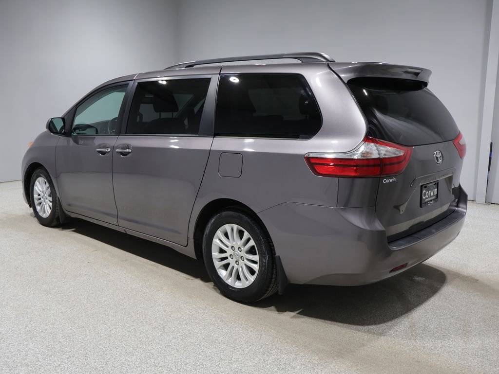 Used 2017 Toyota Sienna XLE image 4