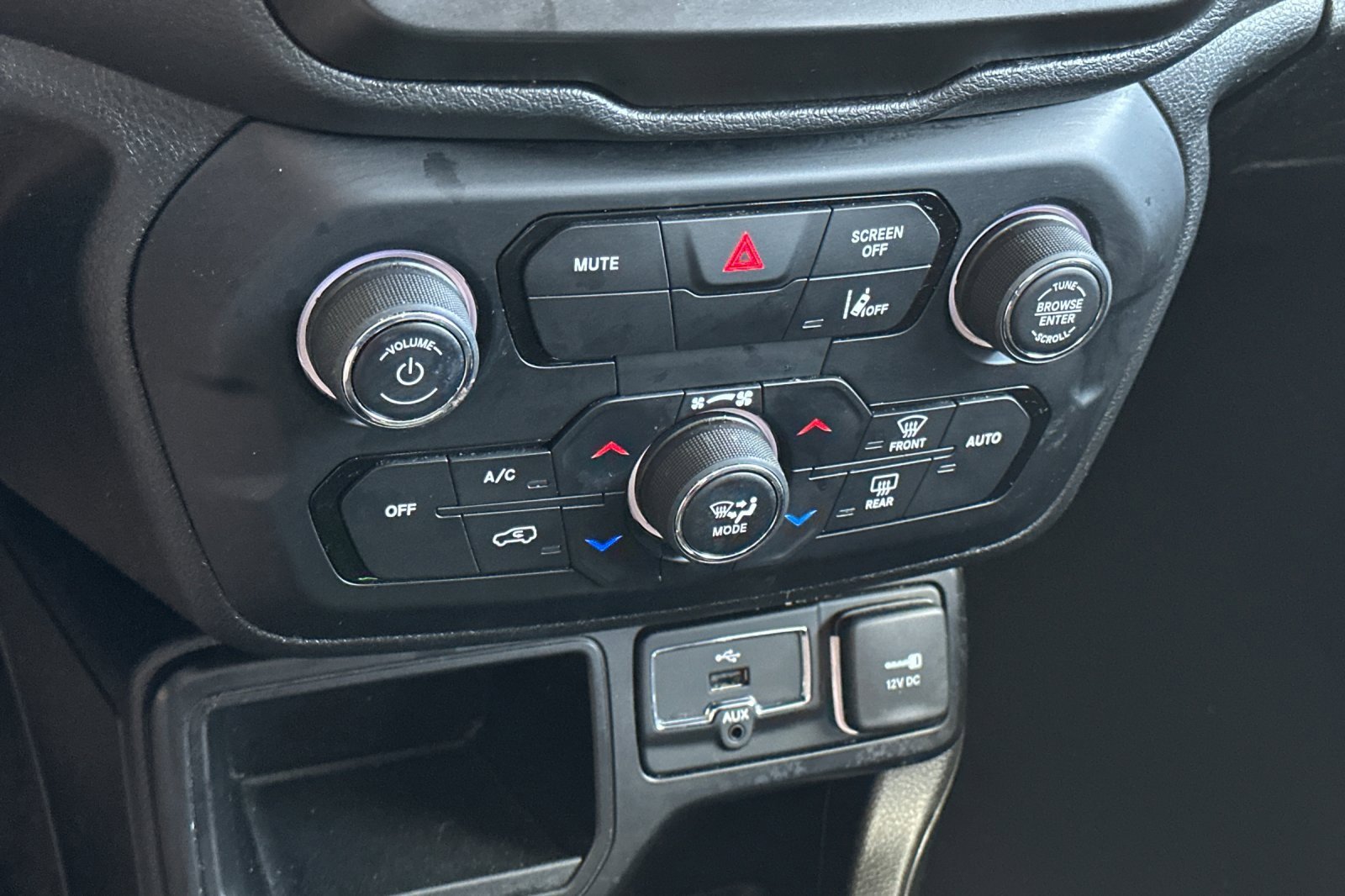 Used 2021 Jeep Renegade Latitude w/ Convenience Group image 19
