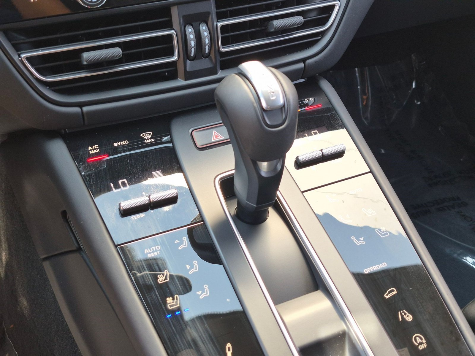 Certified 2026 Porsche Macan GTS AWD/4WD image 21