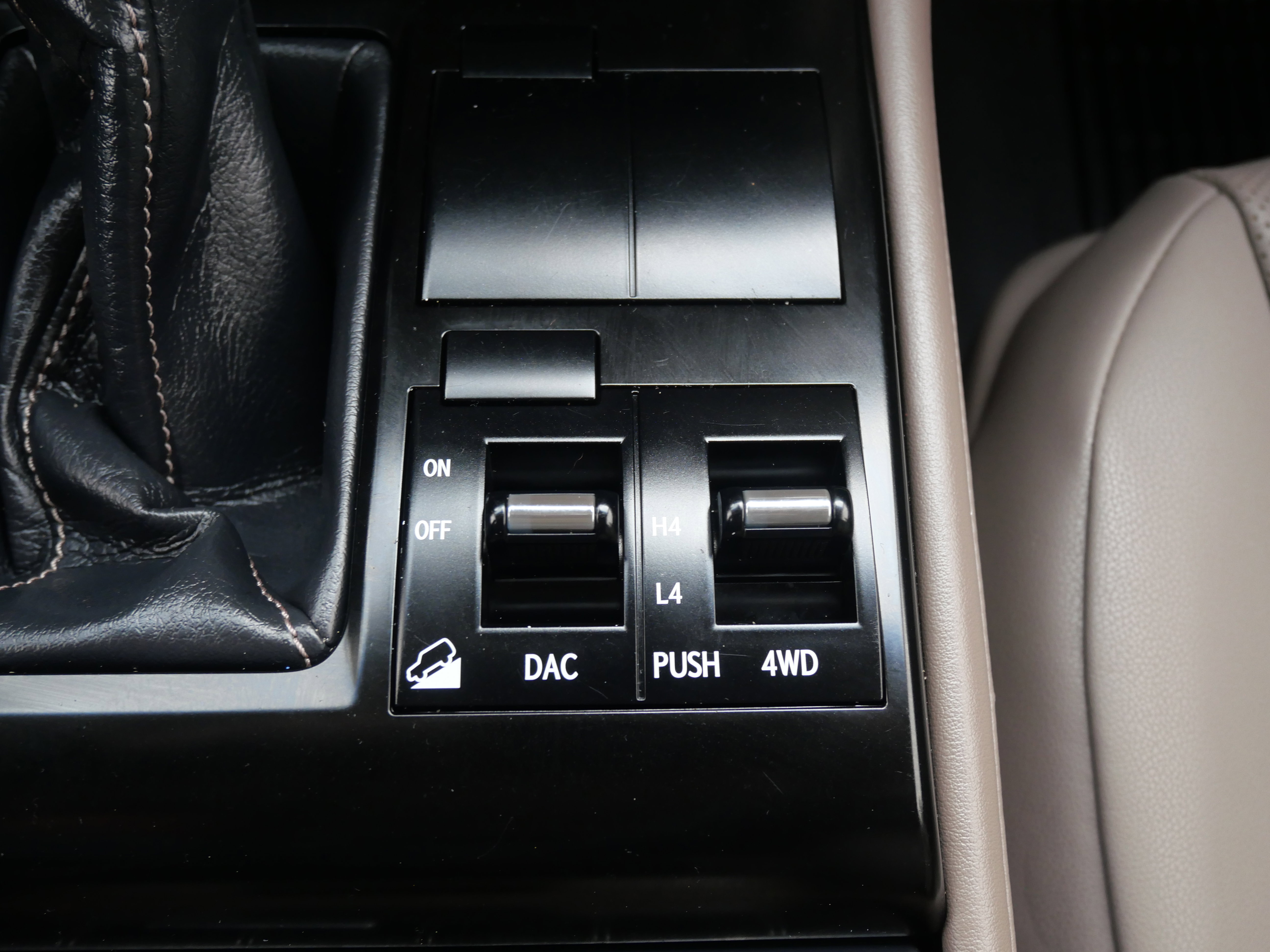 Used 2020 Lexus GX 460 Premium image 32