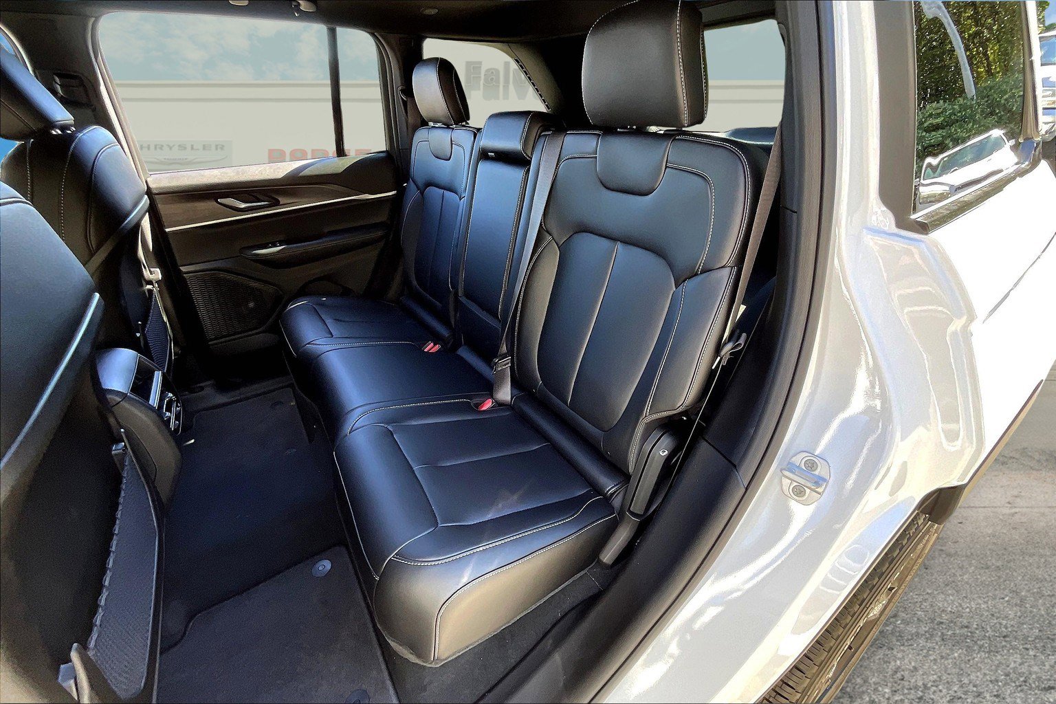 New 2025 Jeep Grand Cherokee Limited image 10