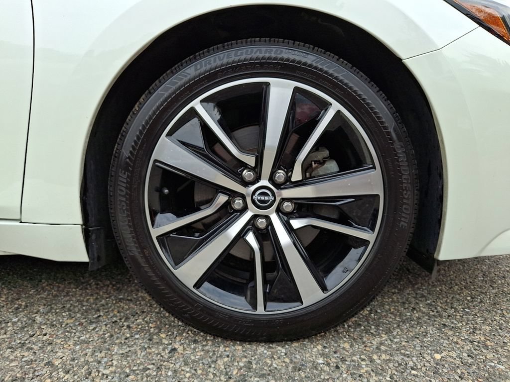 Used 2023 Nissan Maxima SV w/ Floor Mat Group FWD image 10