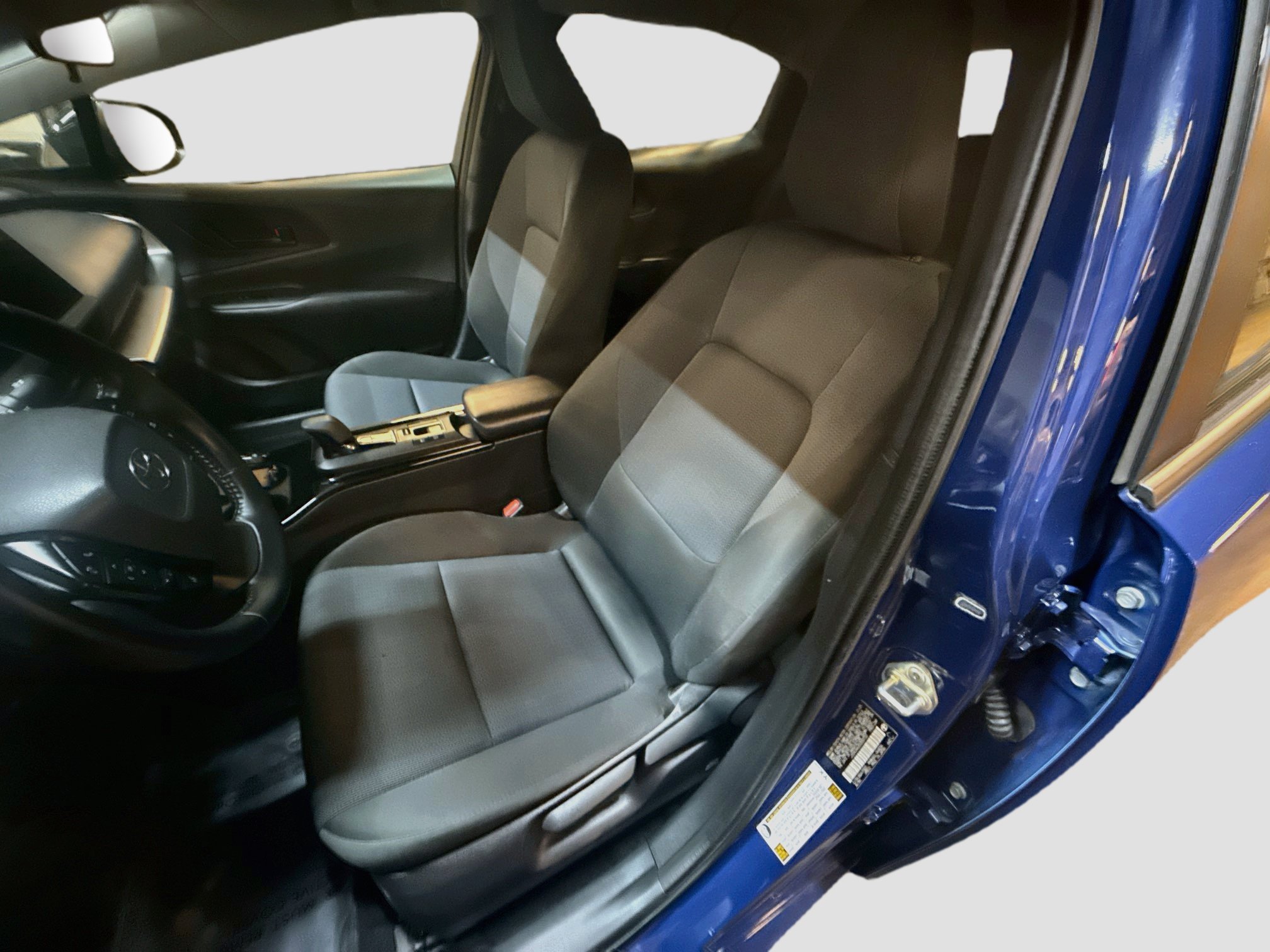 Used 2025 Toyota Prius LE FWD image 13