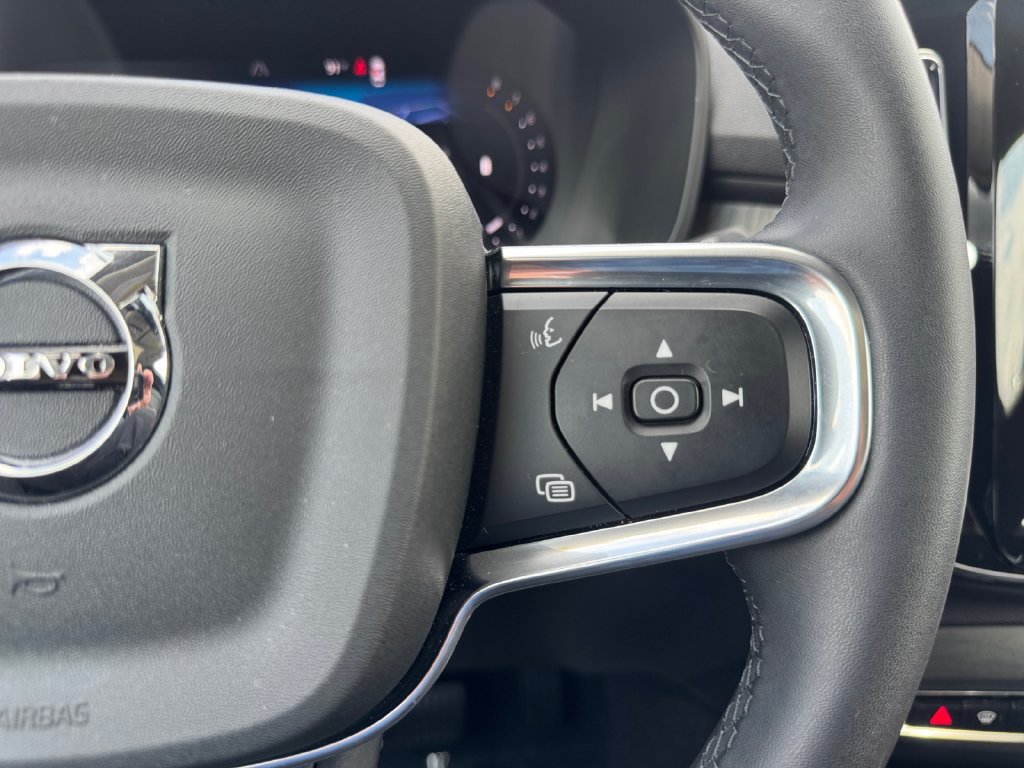 Certified 2024 Volvo XC40 B5 Plus w/ Protection Package Premier AWD/4WD image 18