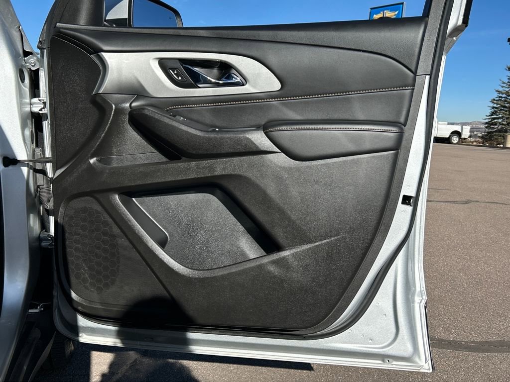 Used 2021 Chevrolet Traverse LT image 29