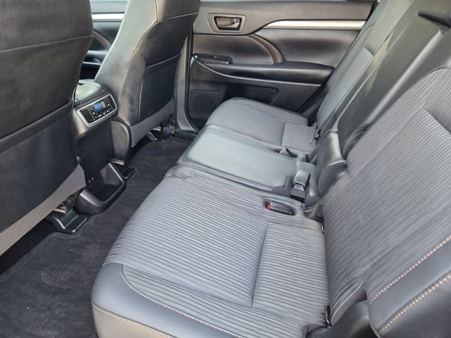 Used 2019 Toyota Highlander Plus FWD image 23