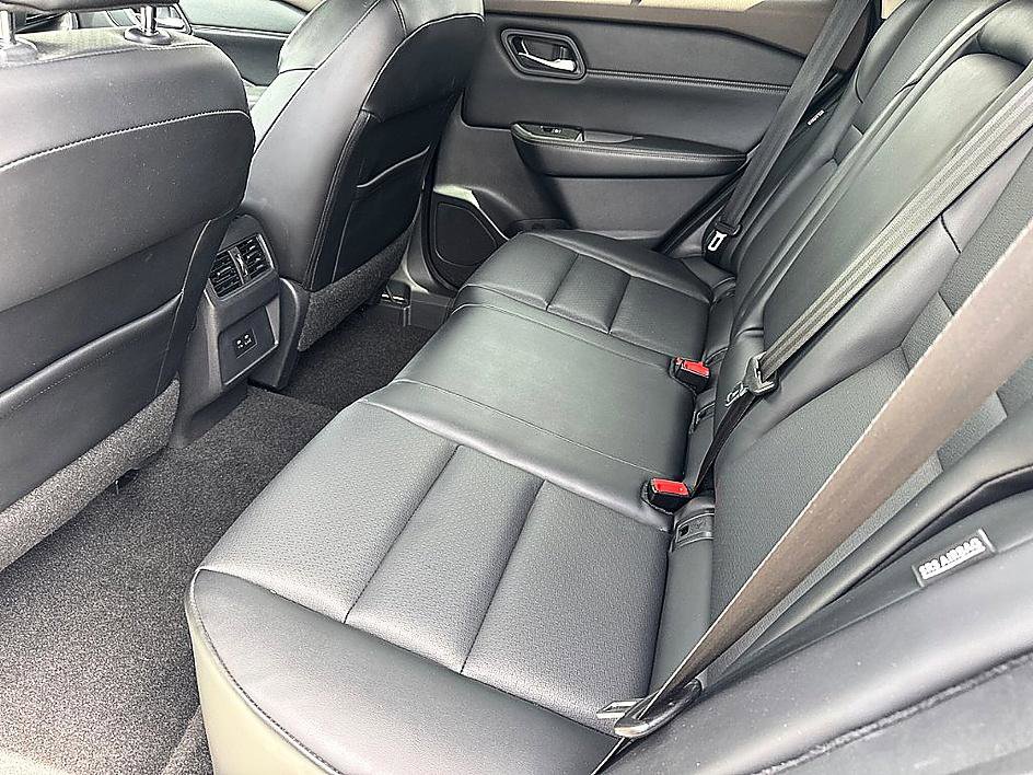 Used 2022 Nissan Rogue SV w/ SV Premium Package FWD image 8