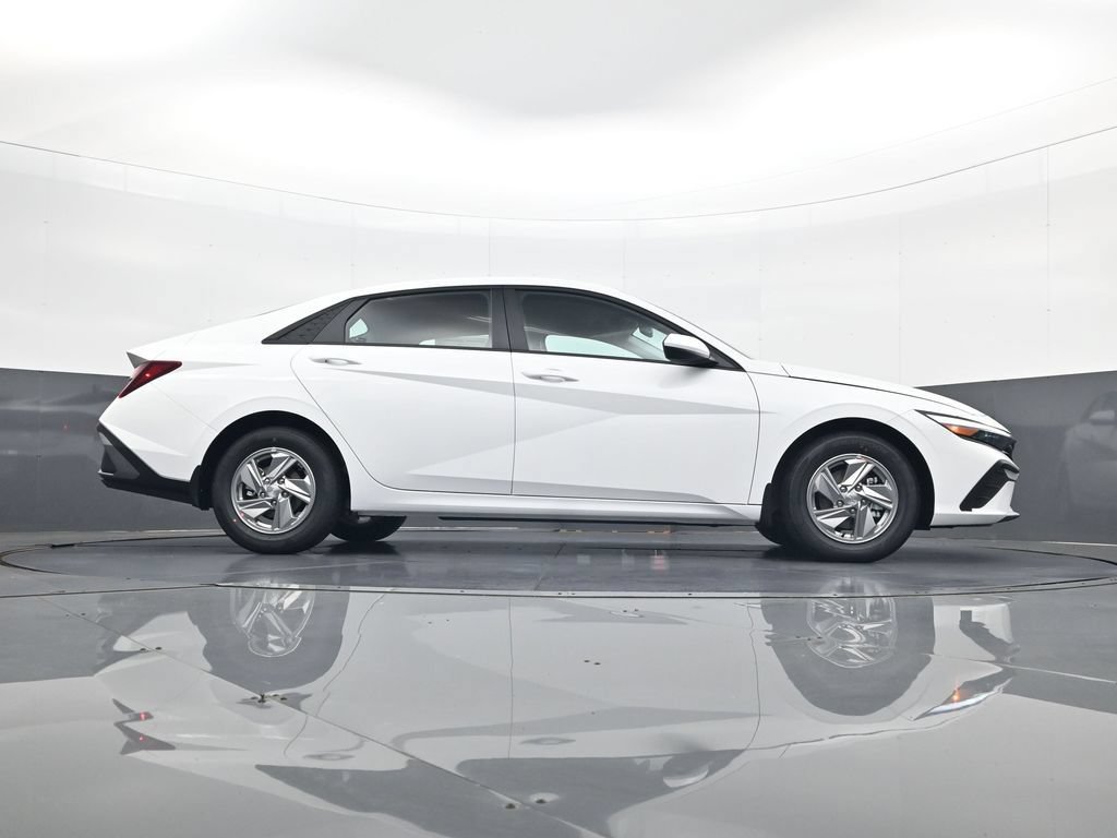 New 2026 Hyundai Elantra SE FWD image 24