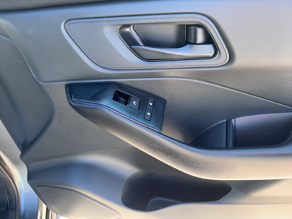 Used 2024 Nissan Rogue S AWD/4WD image 42