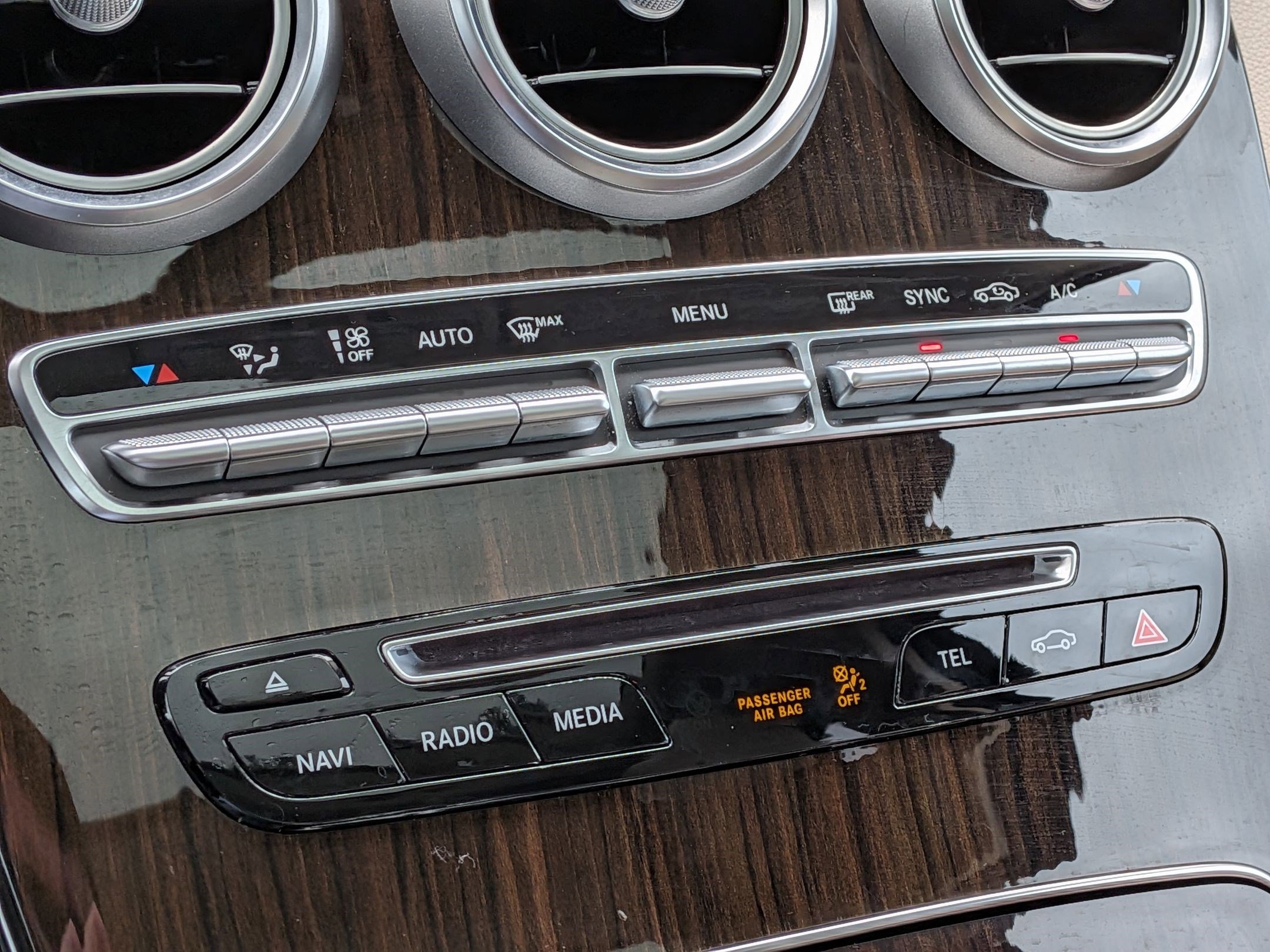 Certified 2019 Mercedes-Benz GLC 300 4MATIC w/ Premium Package image 21