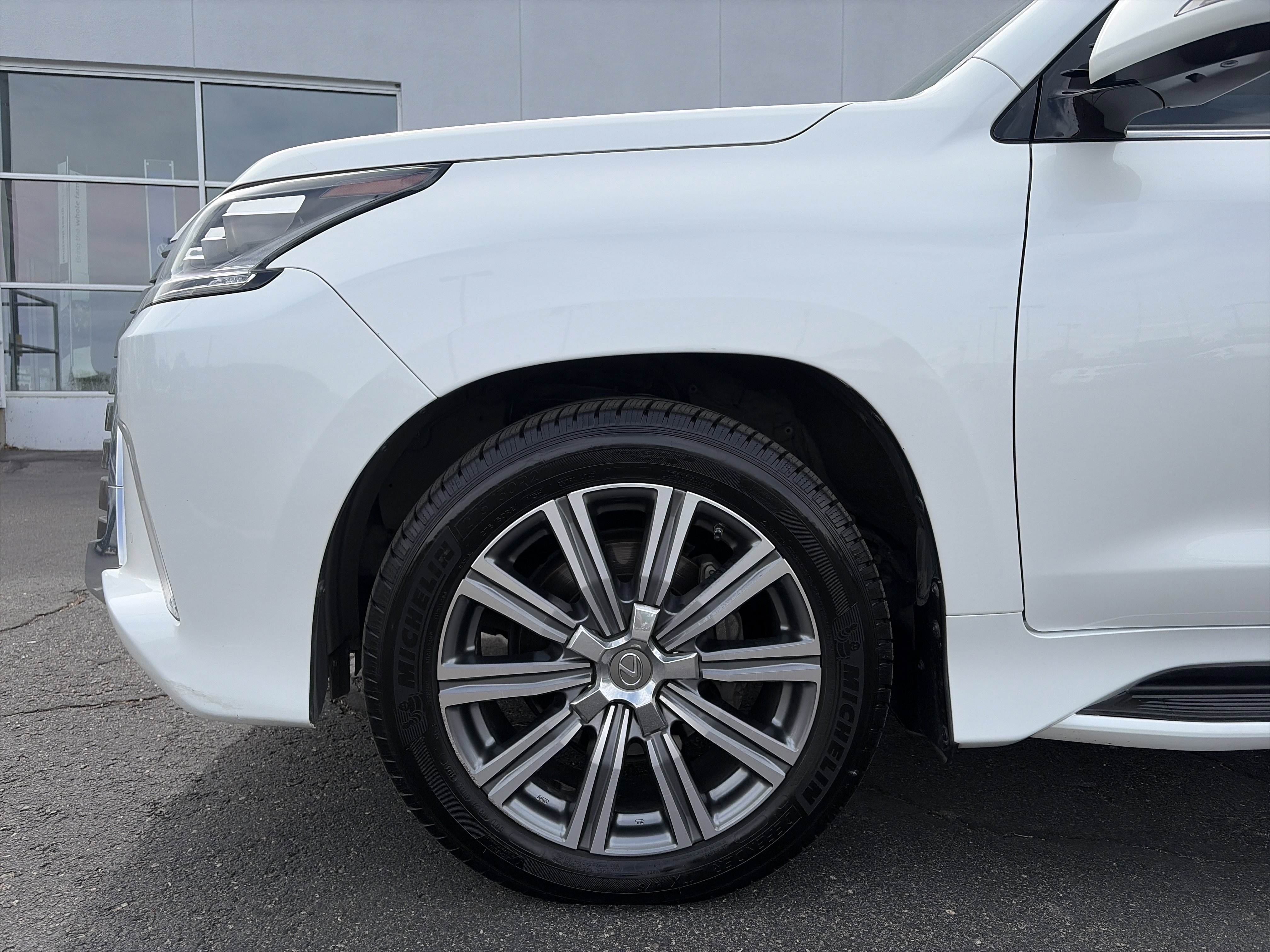 Used 2016 Lexus LX 570 4WD w/ Luxury Package image 11