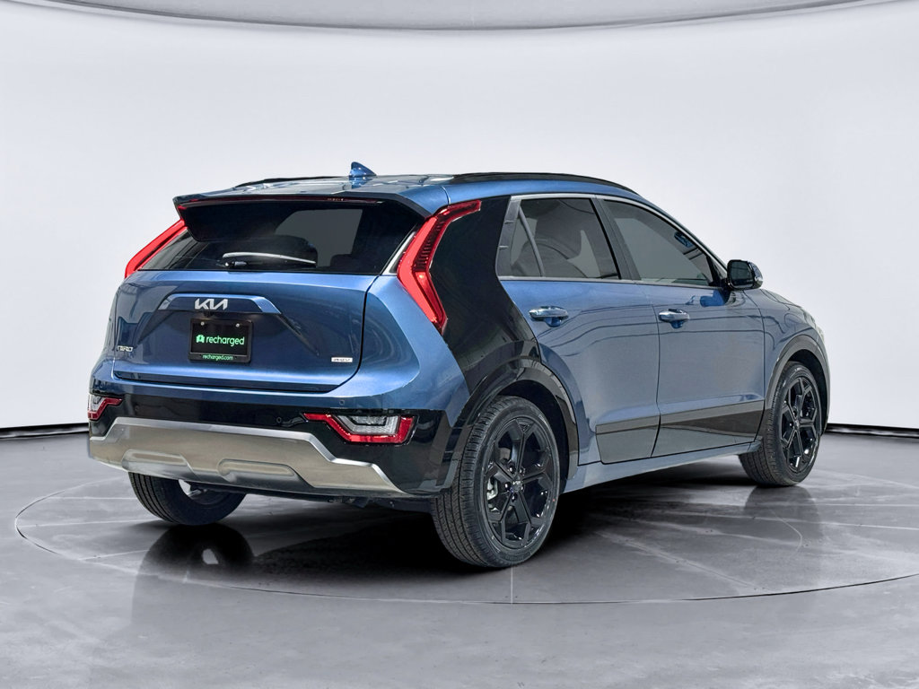 Used 2023 Kia Niro SX Touring image 3