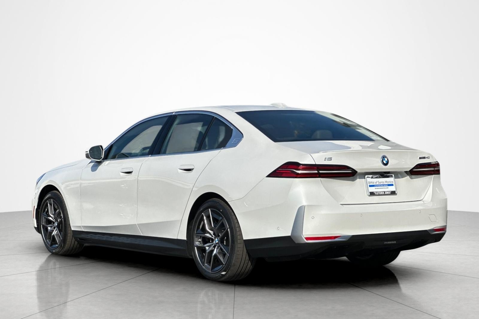 New 2027 BMW i5 eDrive40 w/ Premium Package RWD image 3