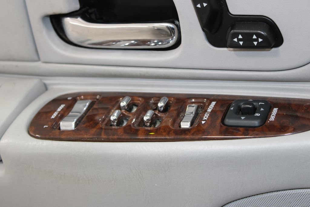 Used 2002 Lincoln Town Car Executive image 44